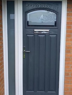 Grey door with 1 side panel